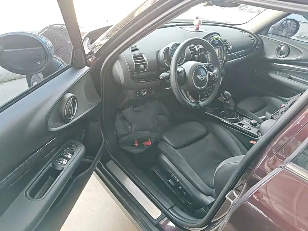 MINI Clubman 2017 — фото 16