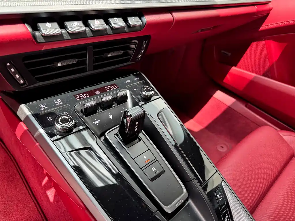 Porsche 911 2025 — фото 14