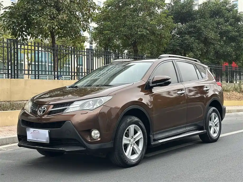 Toyota RAV4 2014 — фото 1