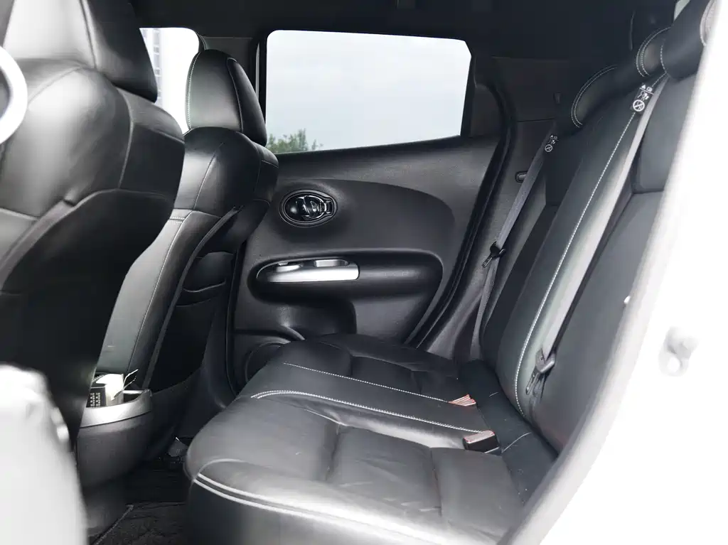 Infiniti ESQ 2015 — фото 10