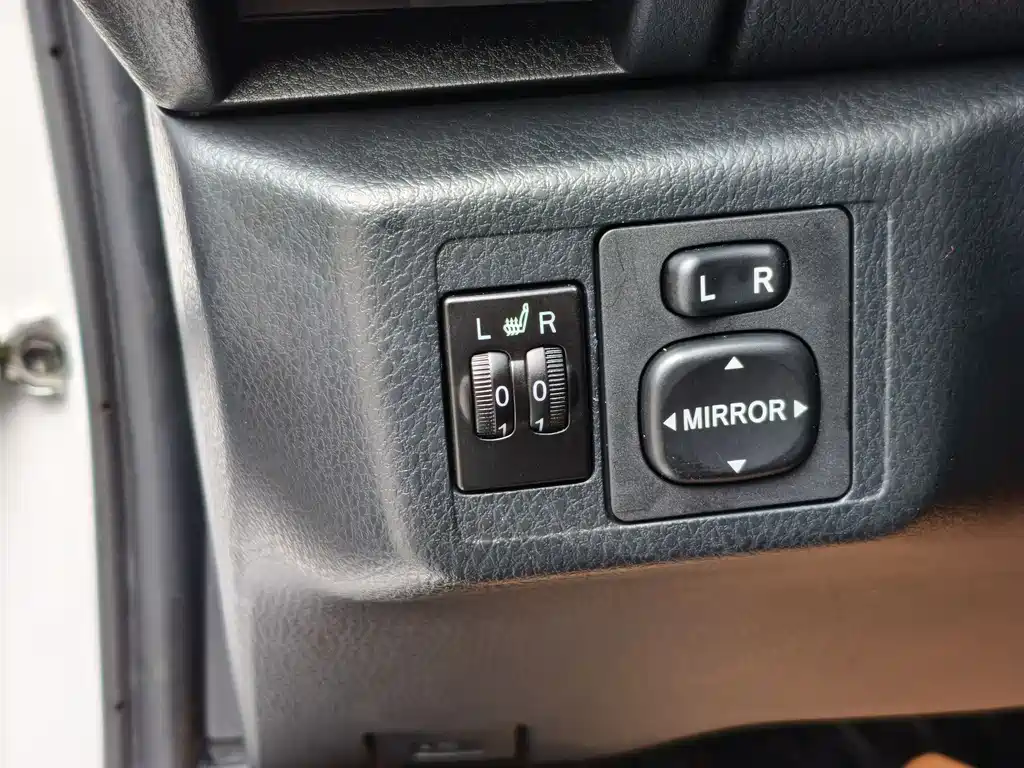 Toyota Yaris L 2022 — фото 11