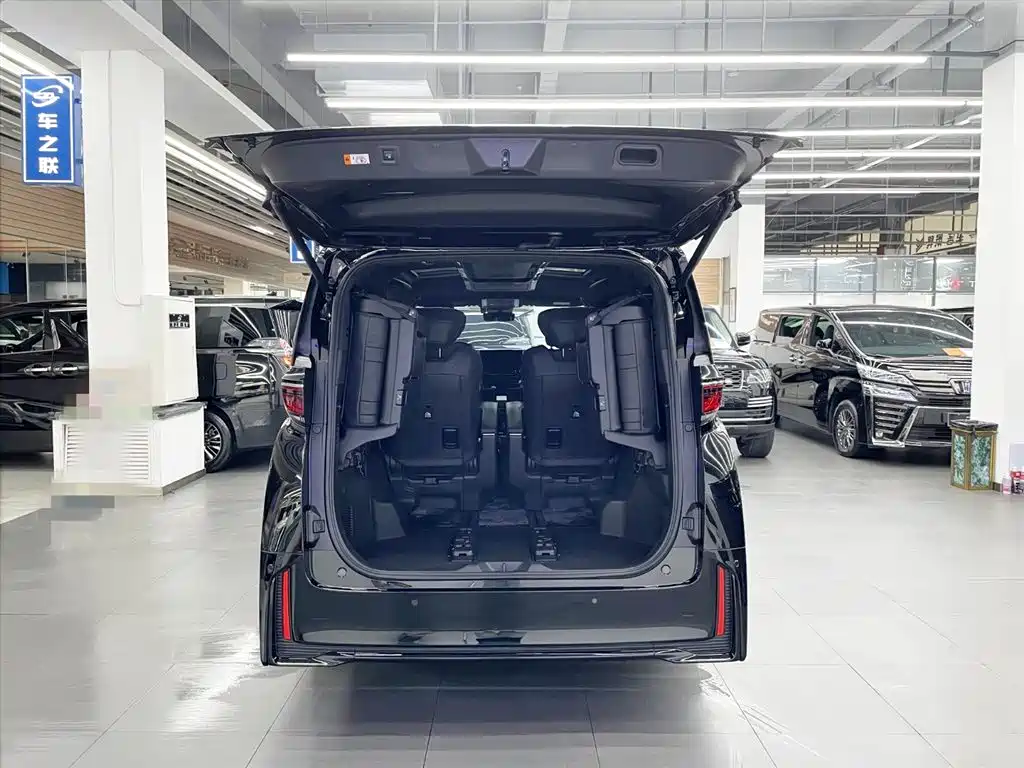 Toyota Vellfire 2024 — фото 12