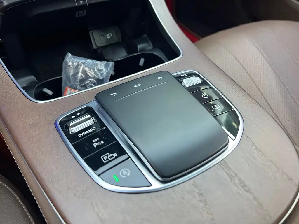 Mercedes-Benz E-Class 2023 — фото 16