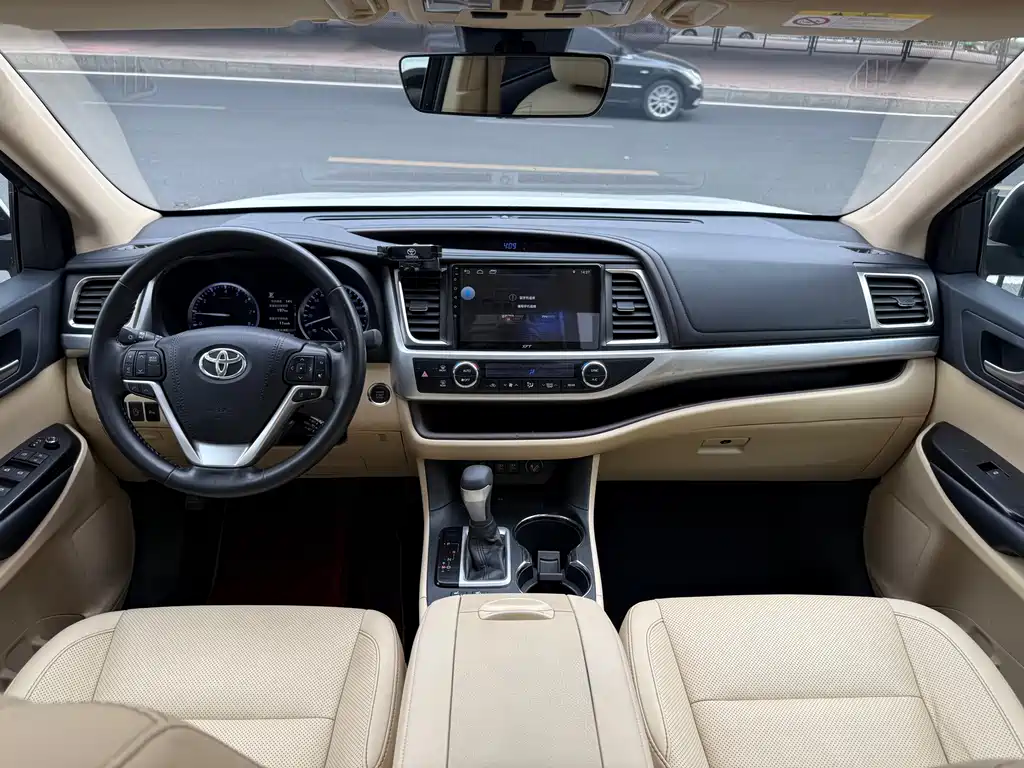 Toyota Highlander 2018 — фото 9