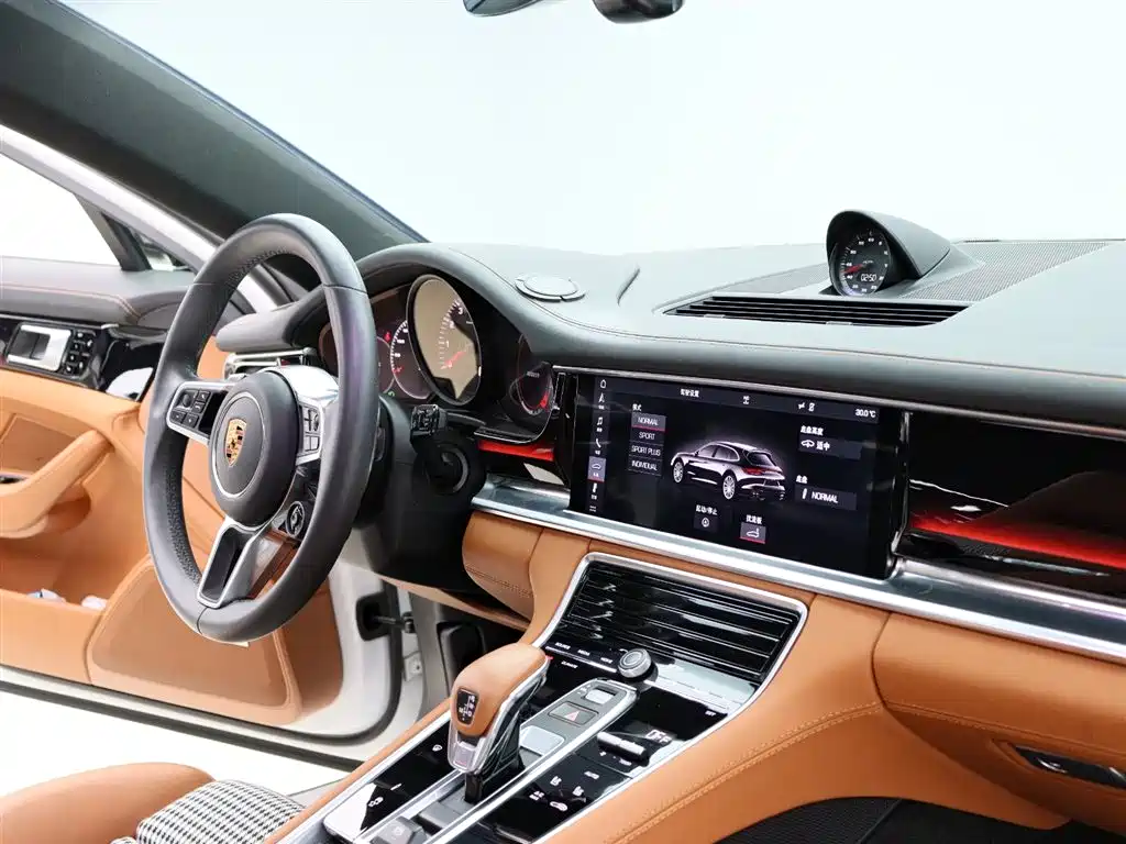 Porsche Panamera 2018 — фото 15
