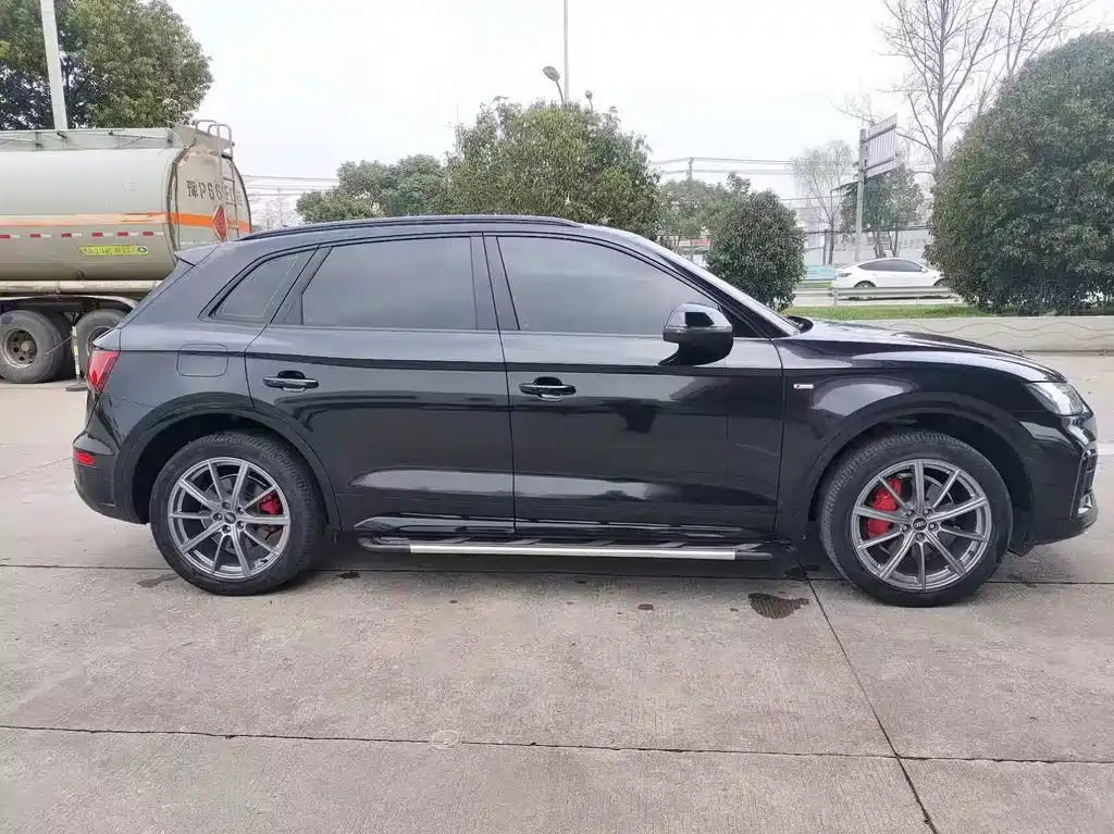 Audi Q5L 2022 — фото 14
