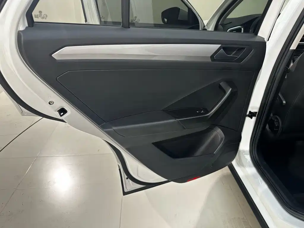 Volkswagen T-Roc 2022 — фото 14
