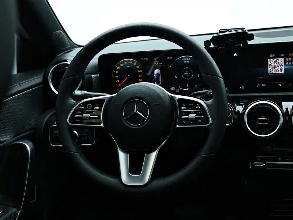 Mercedes-Benz A-Class 2022 — фото 14