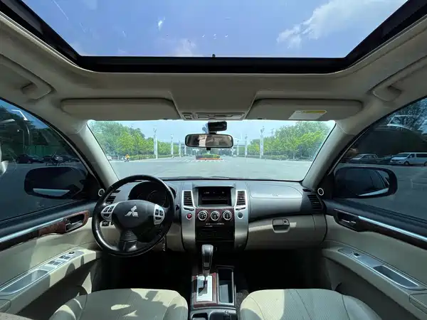 Mitsubishi Pajero Jinchang 2013