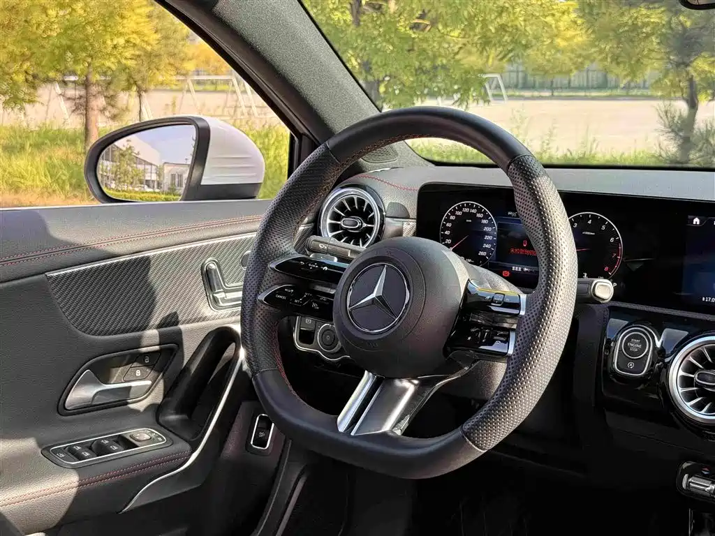 Mercedes-Benz A-Class 2024 — фото 16