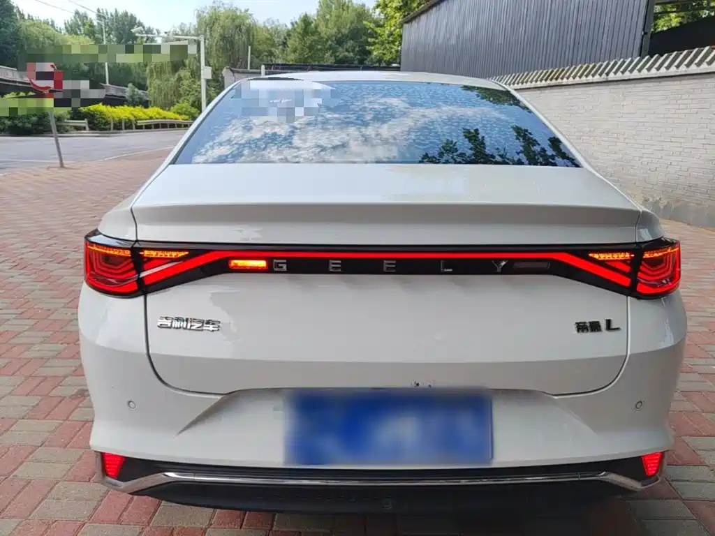 Geely Emgrand L 2021