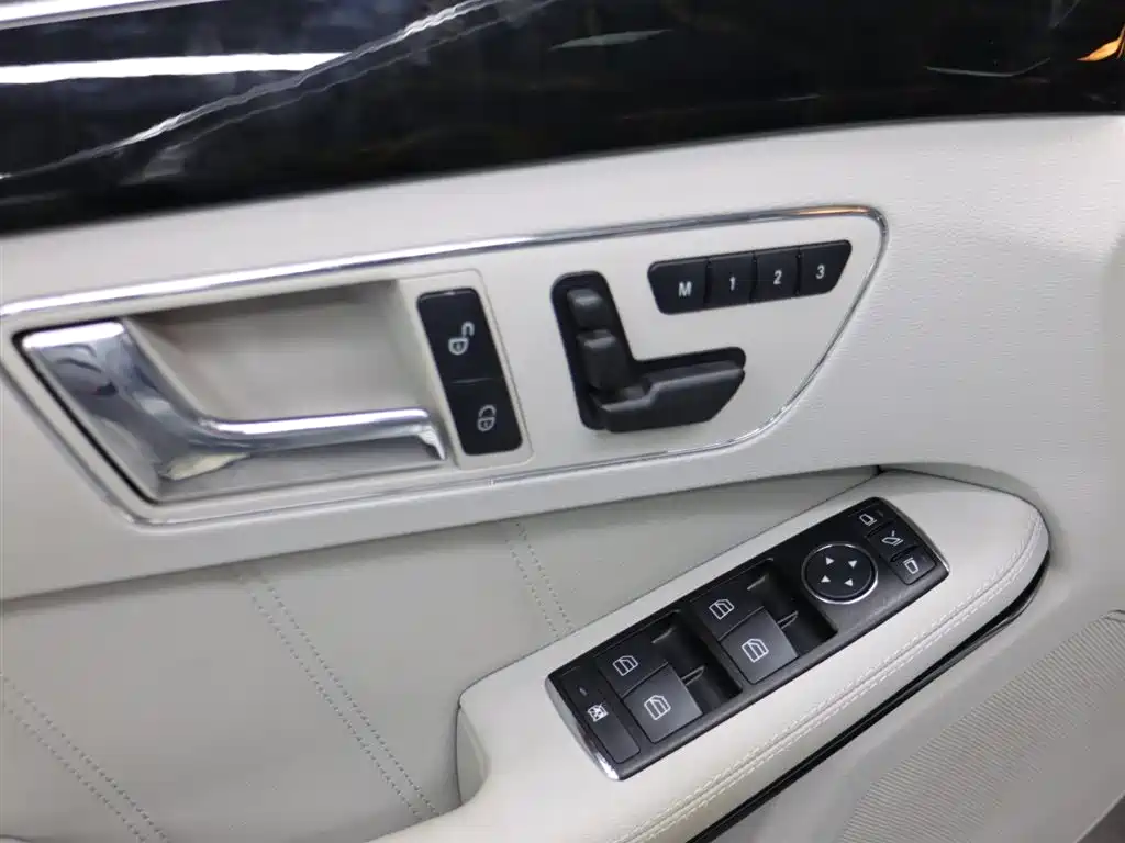 Mercedes-Benz E-Class 2010