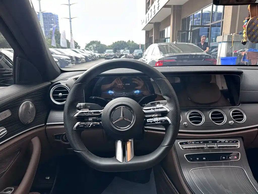 Mercedes-Benz E-Class 2022 — фото 14