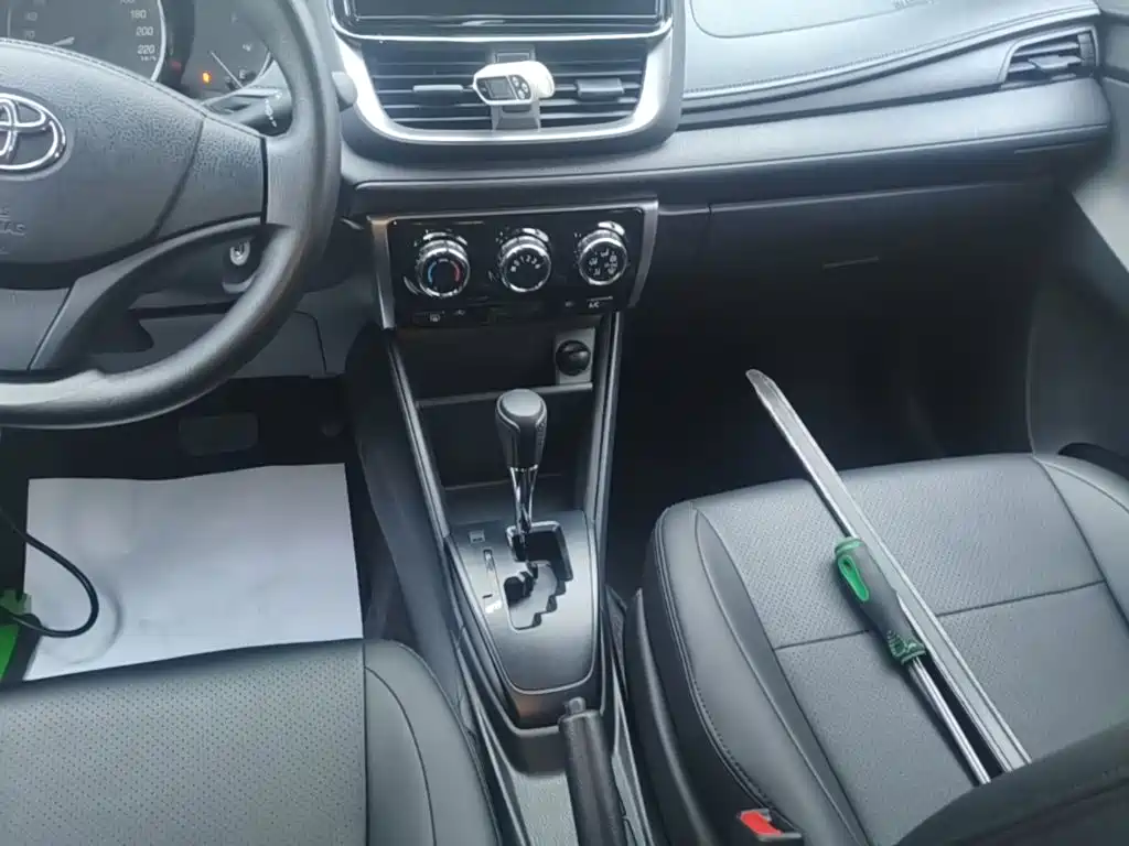 Toyota Yaris L 2021 — фото 14