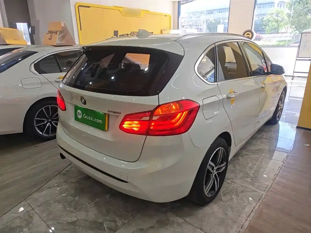 BMW 2 Series Active Tourer 2017 — фото 7