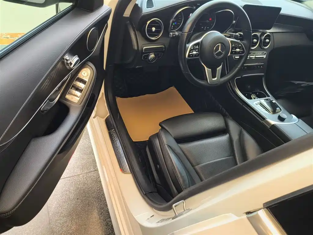 Mercedes-Benz C-Class 2019 — фото 16