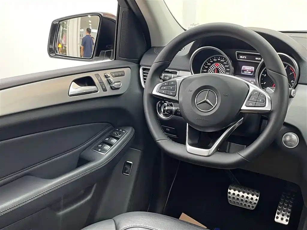 Mercedes-Benz GLE AMG 2018 — фото 29
