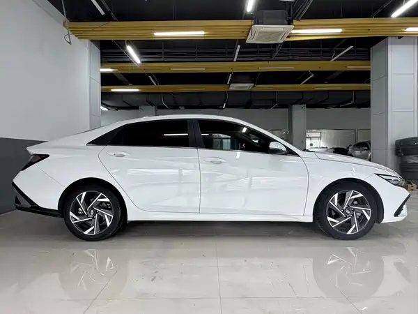 Hyundai Elantra 2023