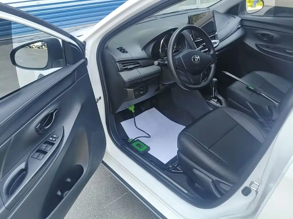 Toyota Yaris L 2021 — фото 16