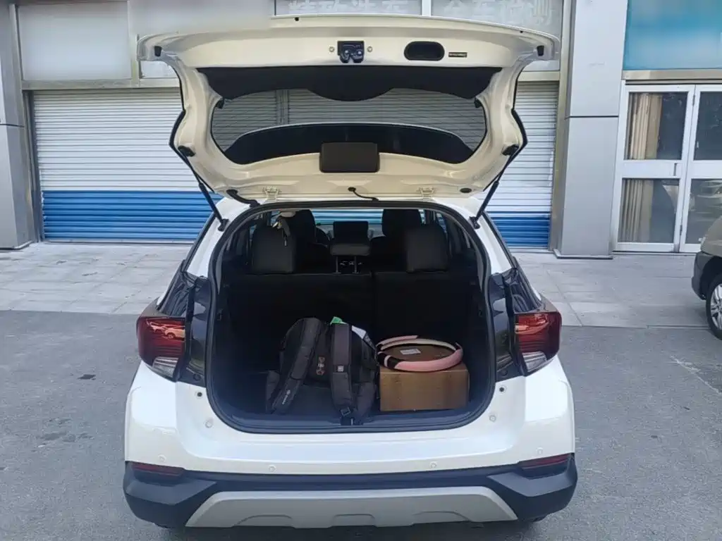 Toyota Yaris L 2021 — фото 19
