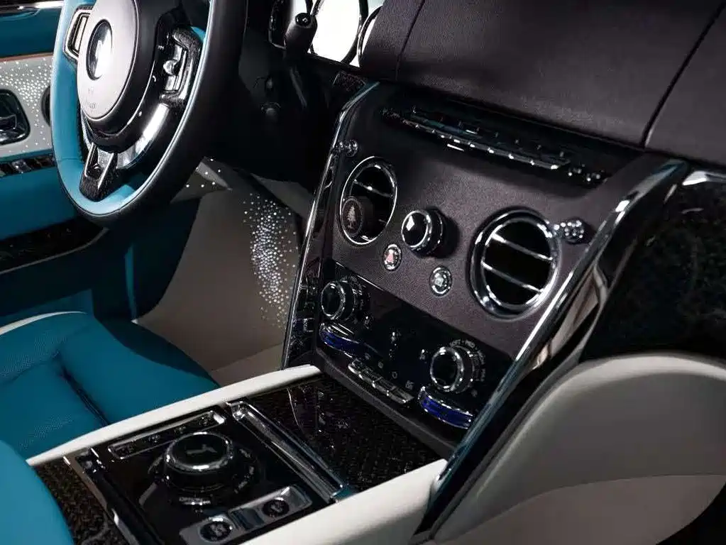 Rolls-Royce Cullinan 2019 — фото 19