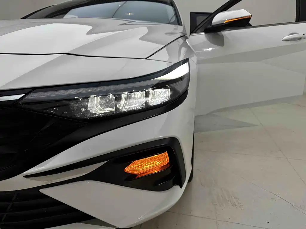Hyundai Elantra 2023 — фото 29