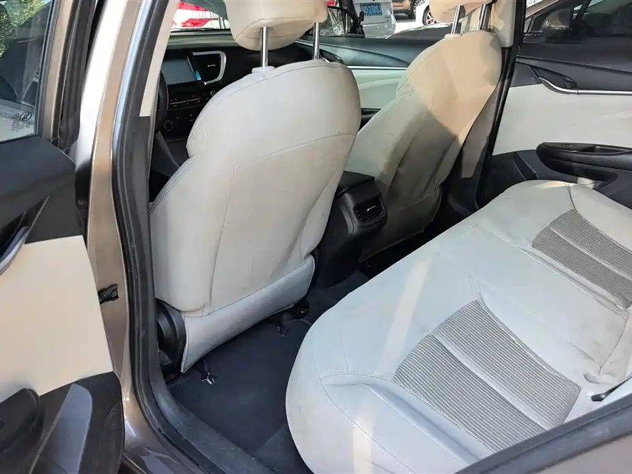 Buick Excelle 2015 — фото 11