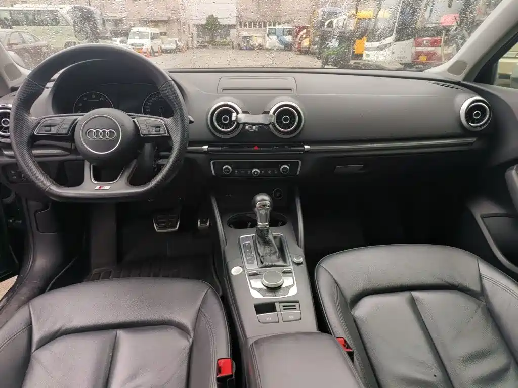 Audi A3 2019 — фото 13