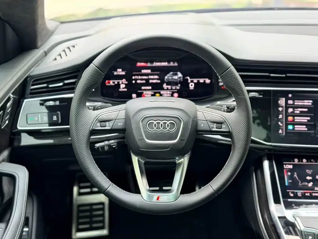 Audi Q8 2022 — фото 3