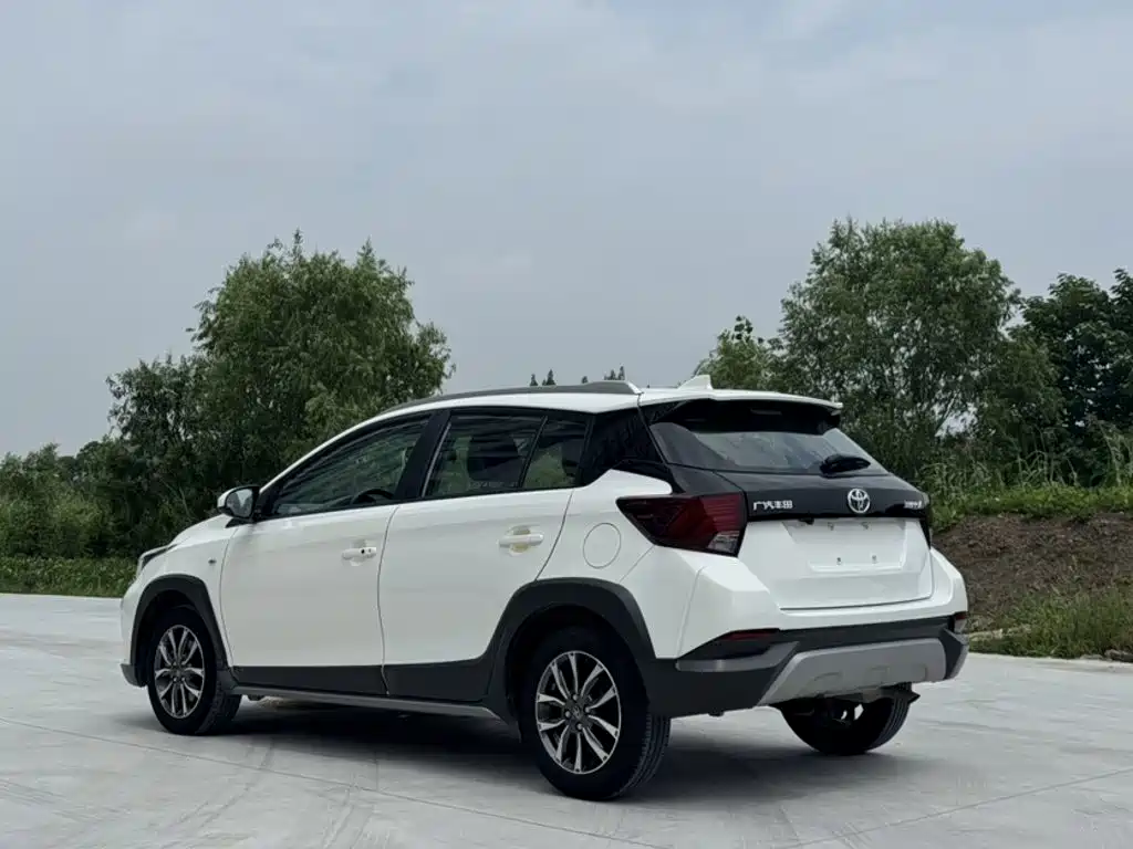 Toyota Yaris L 2022 — фото 13