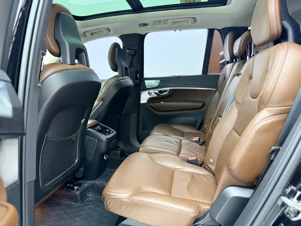 Volvo XC90 2020 — фото 17