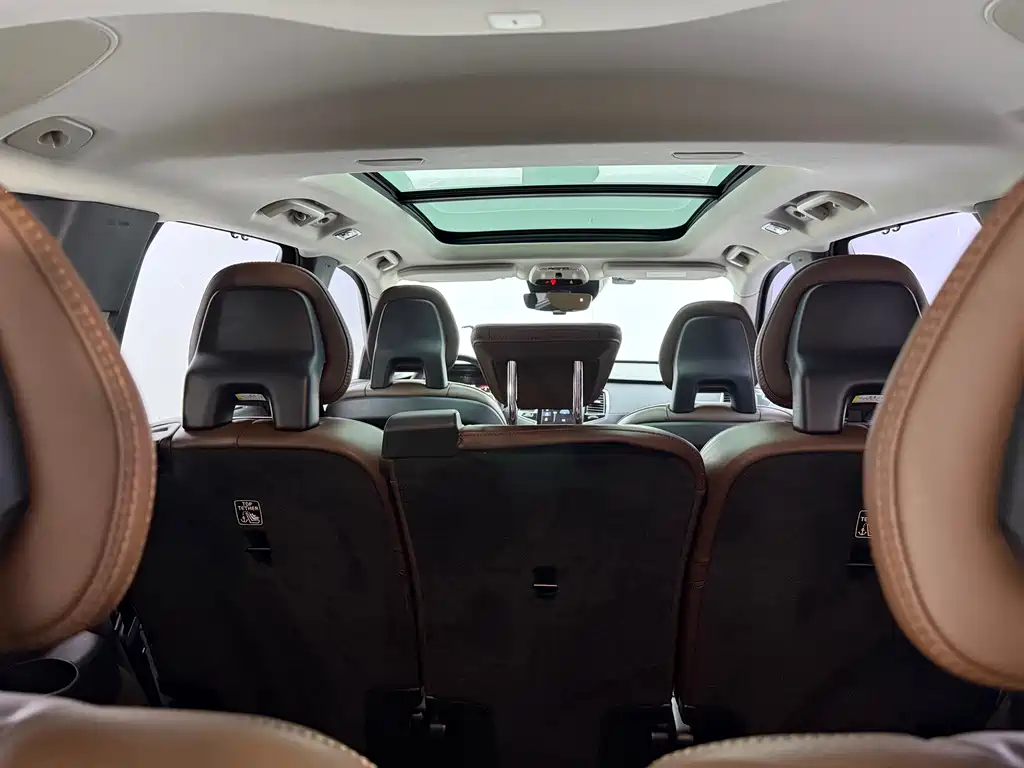 Volvo XC90 2020 — фото 29