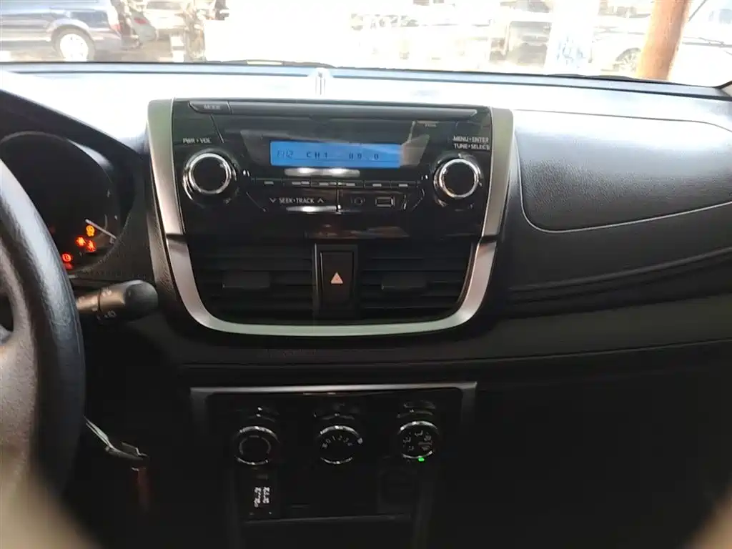 Toyota Yaris L 2019 — фото 13