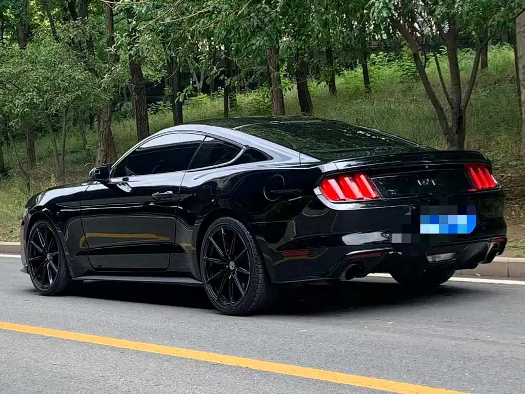 Ford Mustang 2017 — фото 4