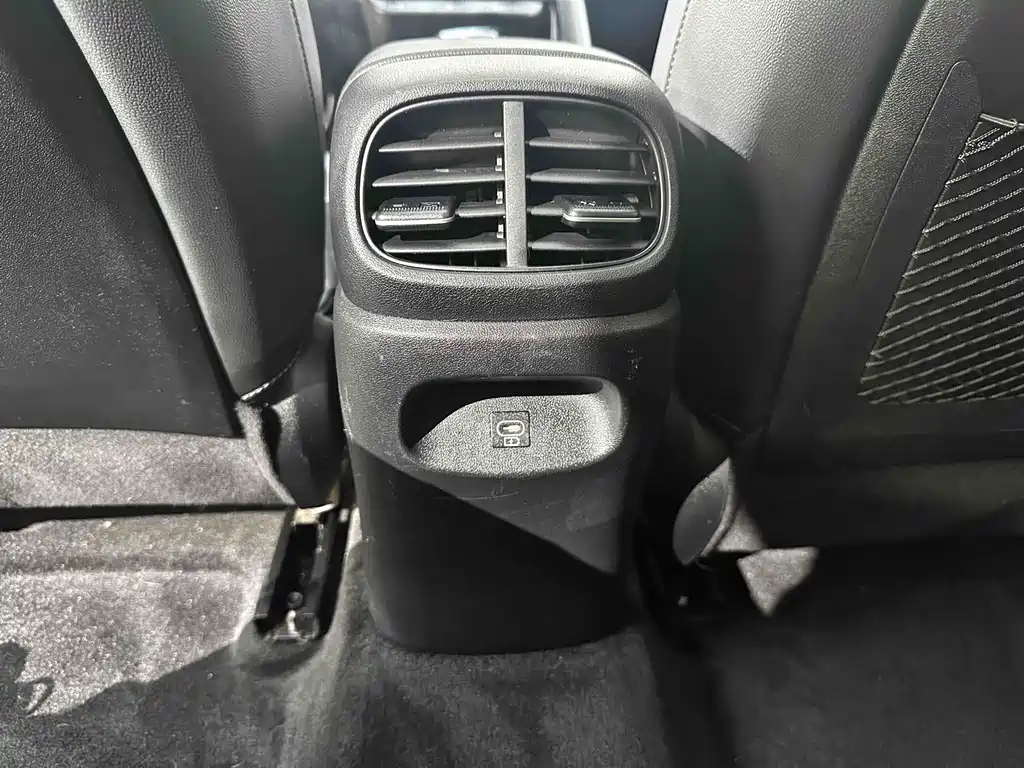 Hyundai Elantra 2023 — фото 16