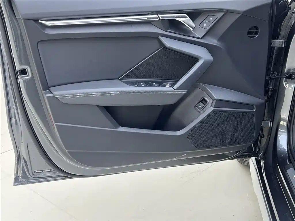 Audi A3 2023 — фото 18