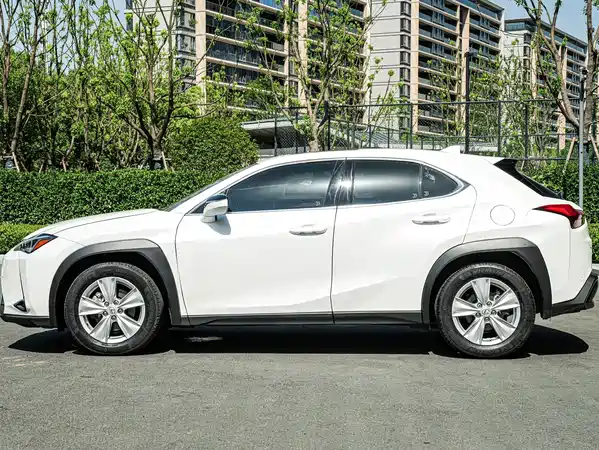 Lexus UX 2021
