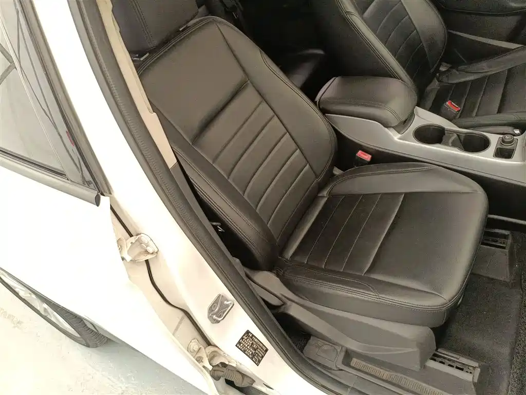 Ford Kuga 2015 — фото 25