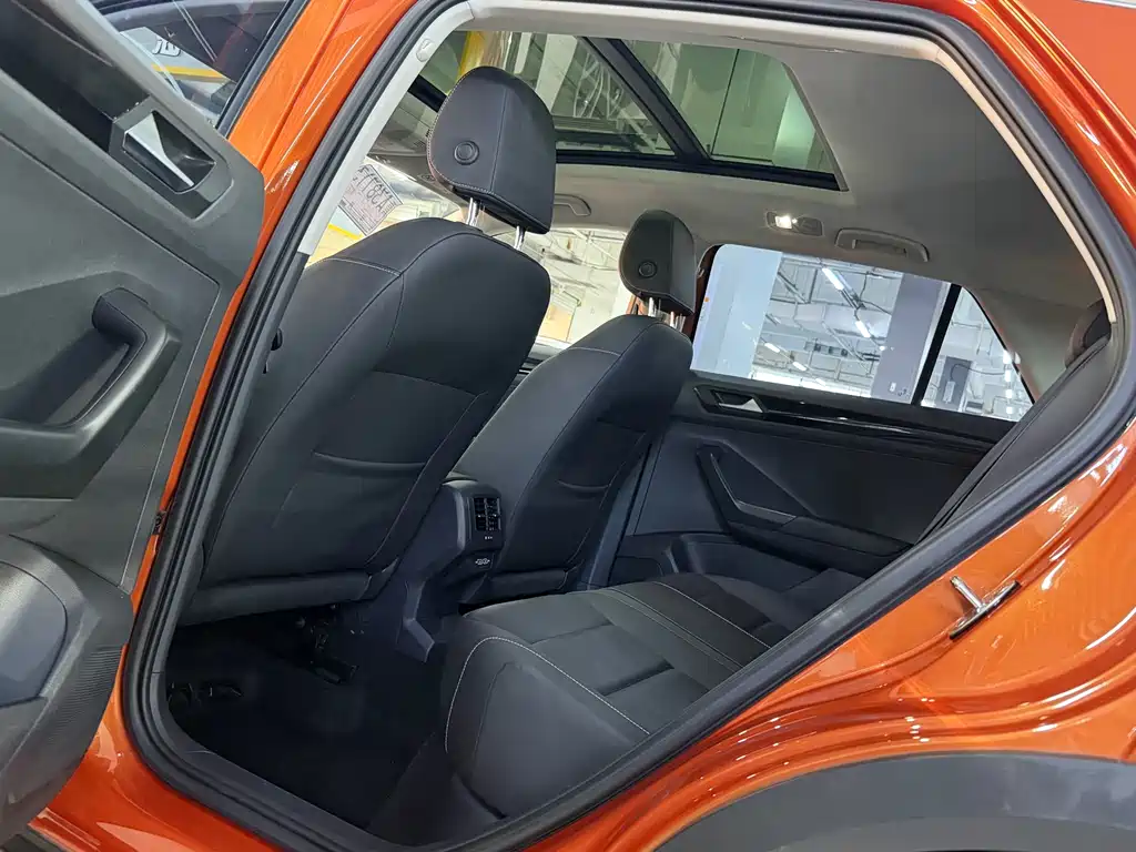Volkswagen T-Roc 2022 — фото 8