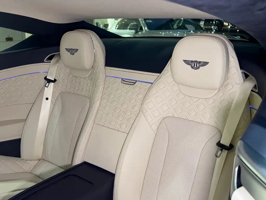 Bentley Continental 2021 — фото 15