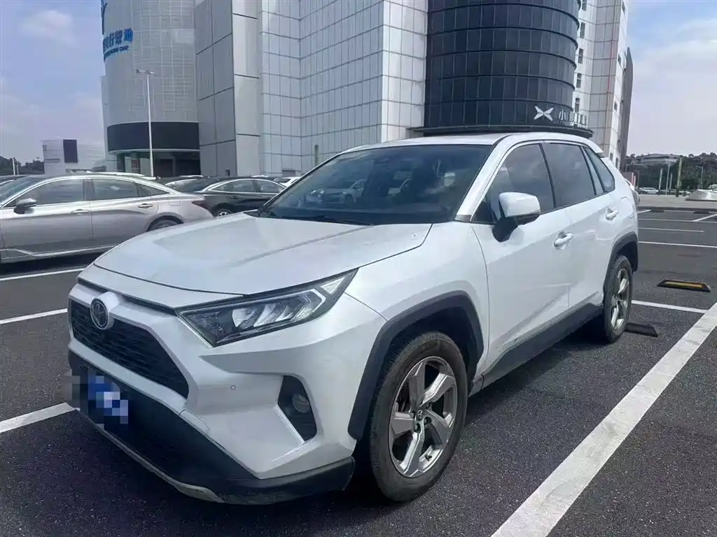 Toyota RAV4 2023 — фото 2