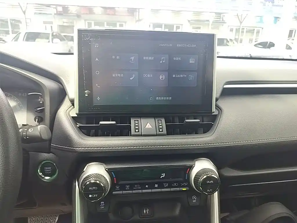 Toyota RAV4 2022 — фото 13