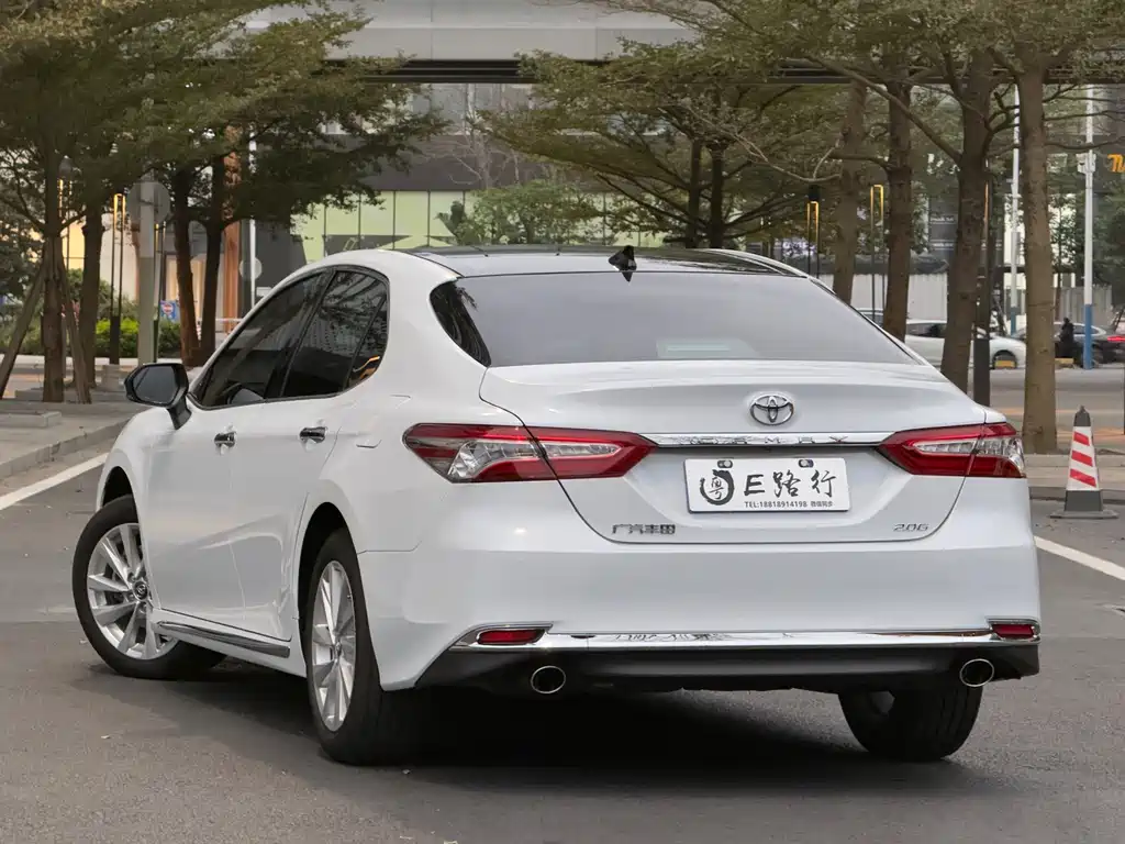 Toyota Camry 2023 — фото 18