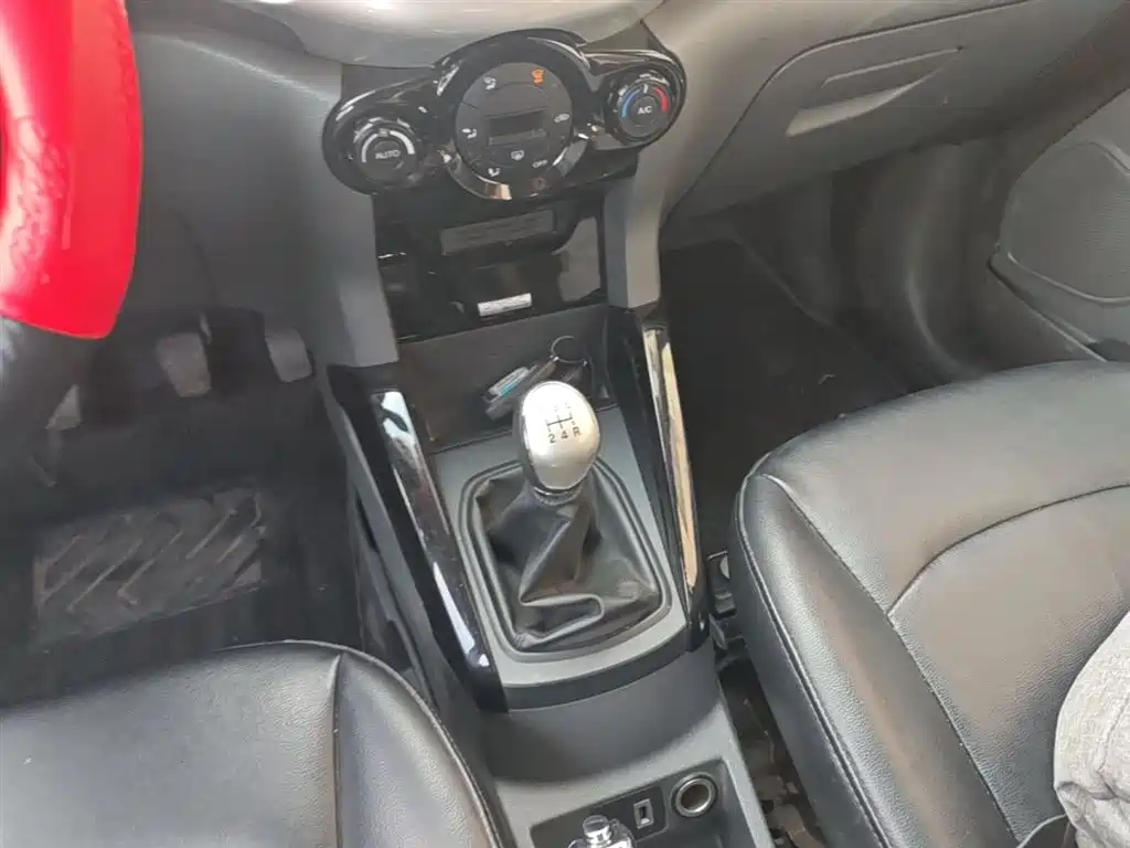 Ford Ecosport 2016 — фото 13