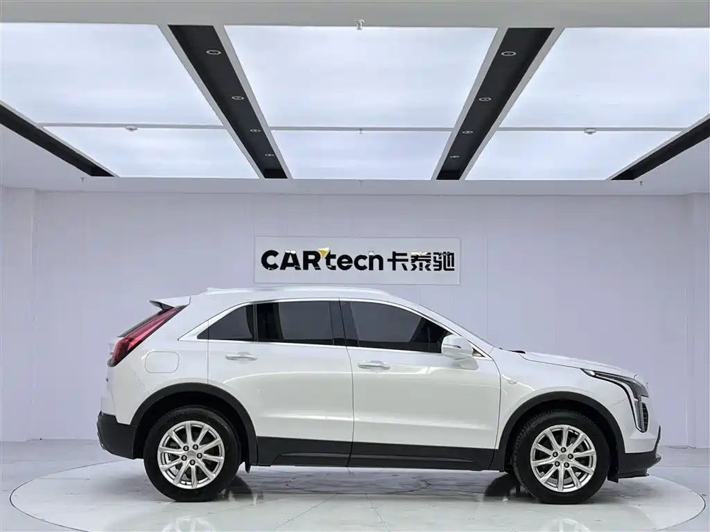 Cadillac XT4 2019 — фото 4