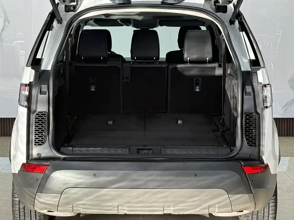 Land Rover Discovery 2018 — фото 24