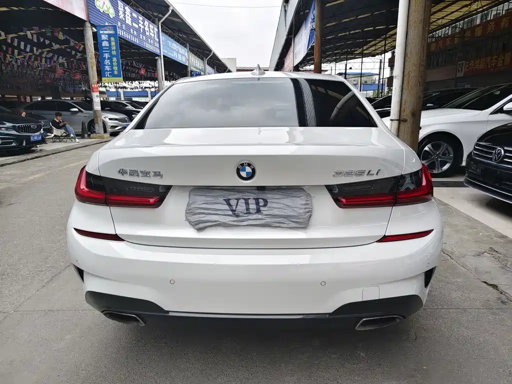 BMW 3 Series 2019 — фото 10