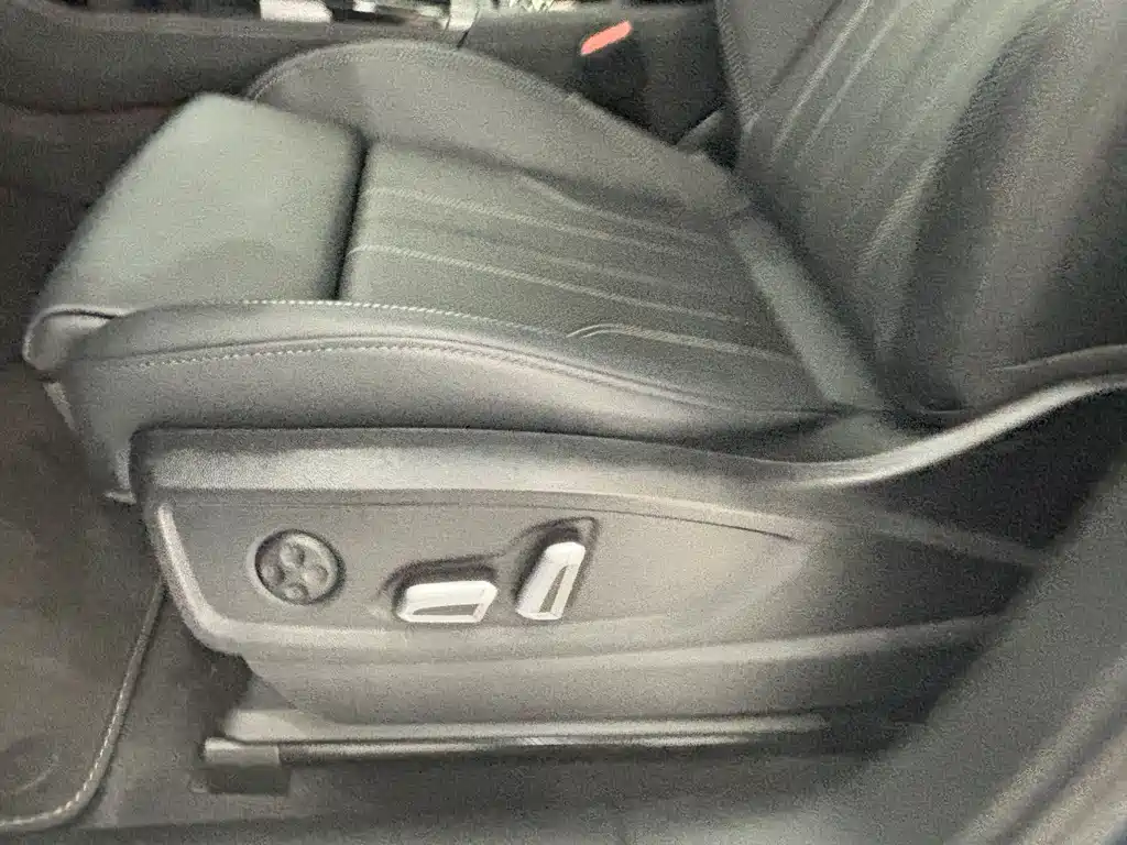 Audi Q5L 2025 — фото 14