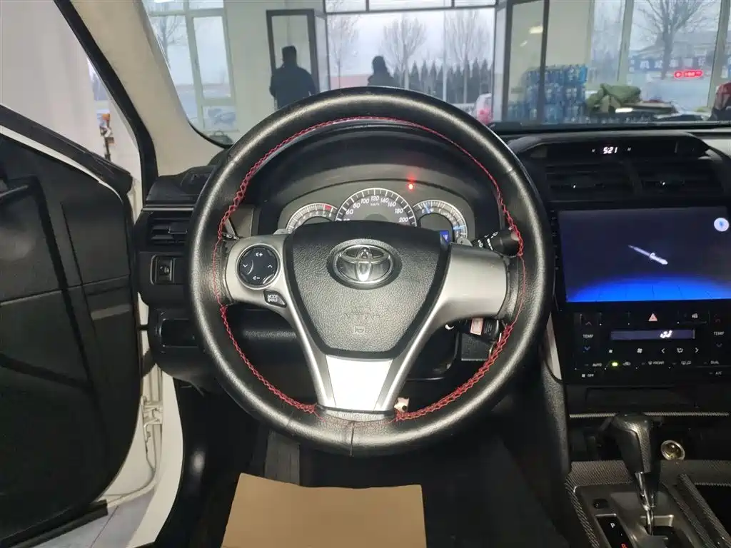 Toyota Camry 2015 — фото 11