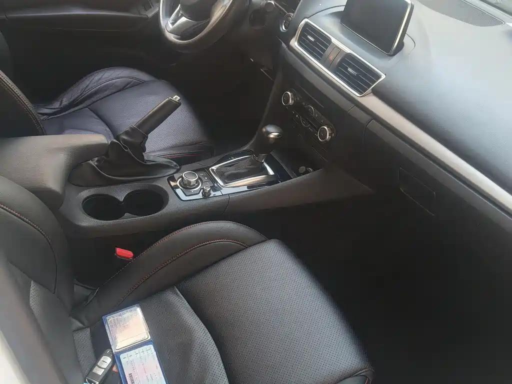 Mazda 3 Axela 2015 — фото 8